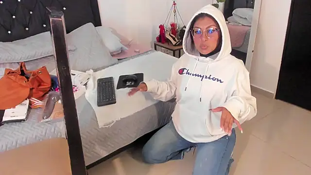 evelynjohnsoon online show from 03/06/25, 12:30