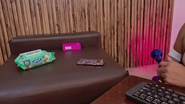 evelynjohnsoon online show from 11/08/25, 12:38