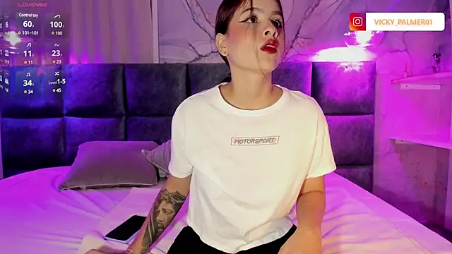 Snapshot of AnneDixie chatting on 01/29/25, 11:30 AnneDixie online show from 01/29/25, 11:30