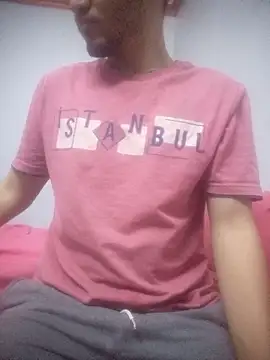 Snapshot of Arabian-B chatting on 11/25/25, 10:43 Arabian-B online show from 11/25/25, 10:43