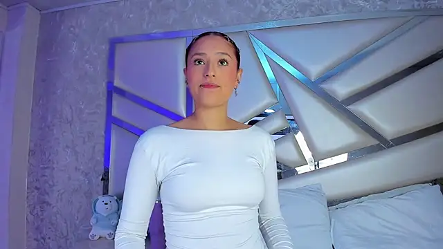 Snapshot of Miia002 chatting on 01/10/26, 12:12 Miia002 online show from 01/10/26, 12:12