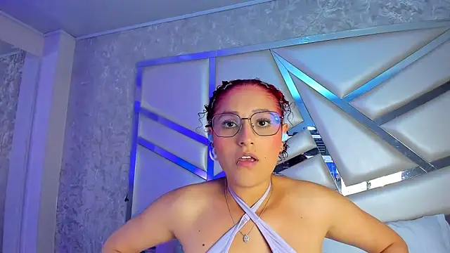 Snapshot of Miia002 chatting on 02/04/26, 12:05 Miia002 online show from 02/04/26, 12:05