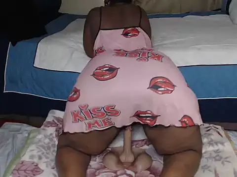 Snapshot of AdelaideT chatting on 07/19/26, 06:44 AdelaideT online show from 07/19/26, 06:44