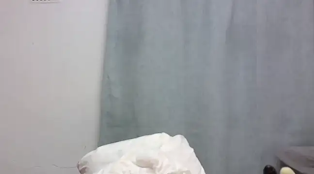 Snapshot of Sexxybella27 chatting on 02/06/25, 08:02 Sexxybella27 online show from 02/06/25, 08:02