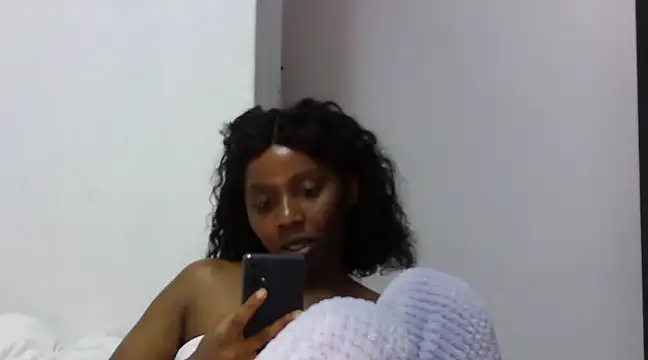 Snapshot of Sexxybella27 chatting on 02/18/25, 08:36 Sexxybella27 online show from 02/18/25, 08:36