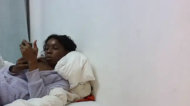 Snapshot of Sexxybella27 chatting on 02/28/25, 12:32 Sexxybella27 online show from 02/28/25, 12:32