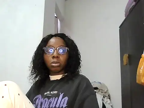 Snapshot of Sexxybella27 chatting on 11/07/25, 04:51 Sexxybella27 online show from 11/07/25, 04:51