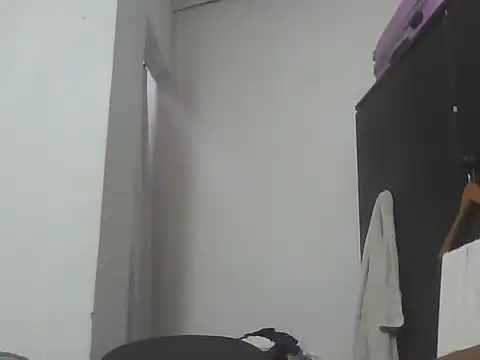 Snapshot of Sexxybella27 chatting on 11/11/25, 08:42 Sexxybella27 online show from 11/11/25, 08:42