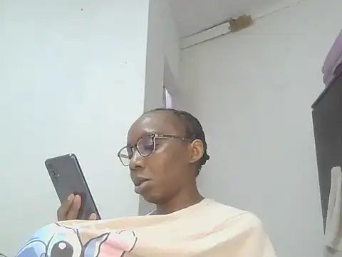 Snapshot of Sexxybella27 chatting on 11/12/25, 07:24 Sexxybella27 online show from 11/12/25, 07:24