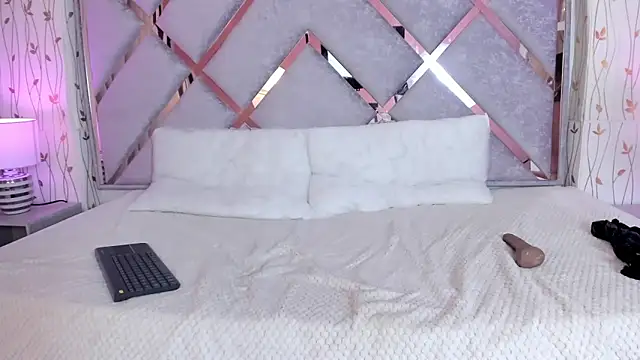 eva loreti online show from 02/11/25, 06:08