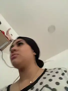 Charlotte cutee18 online show from 10/14/25, 03:46