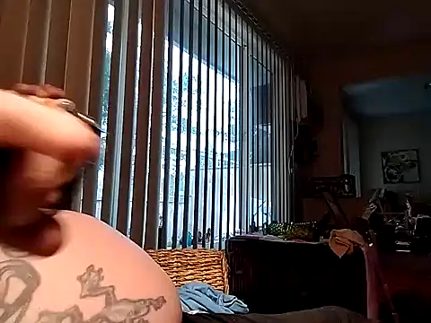 Snapshot of fukurbutt chatting on 12/03/24, 04:17 fukurbutt online show from 12/03/24, 04:17