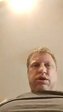 Snapshot of fukurbutt chatting on 10/29/25, 09:27 fukurbutt online show from 10/29/25, 09:27