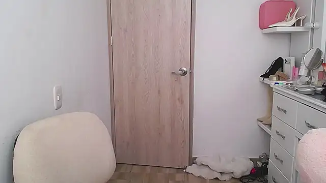Barbie girl 69 online show from 06/19/26, 07:50