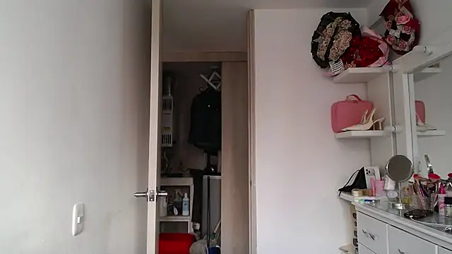 Barbie girl 69 online show from 06/26/26, 12:09