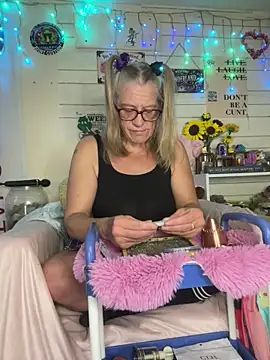 TrenaAnne online show from 05/07/26, 02:44