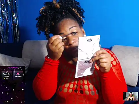 Snapshot of the_pearl199 chatting on 10/02/25, 04:30 the pearl199 online show from 10/02/25, 04:30