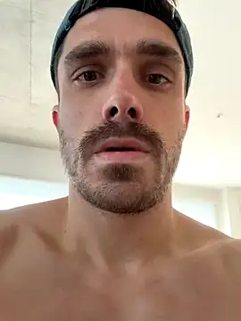 Snapshot of mightgogay chatting on 09/19/25, 08:42 mightgogay online show from 09/19/25, 08:42