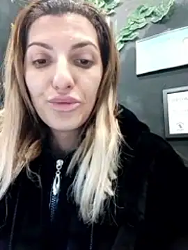 Snapshot of RileyLanna chatting on 12/23/25, 10:24 RileyLanna online show from 12/23/25, 10:24