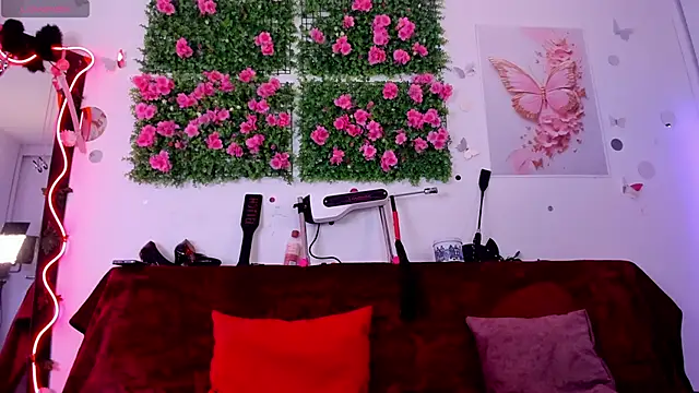 Alaia Asuka online show from 10/13/25, 09:15