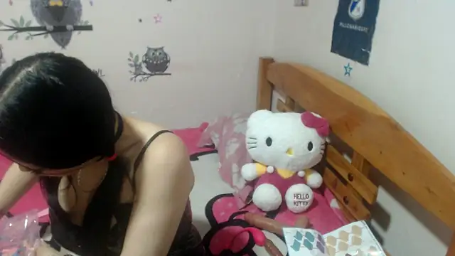 Snapshot of montthbluee chatting on 11/25/25, 01:05 montthbluee online show from 11/25/25, 01:05