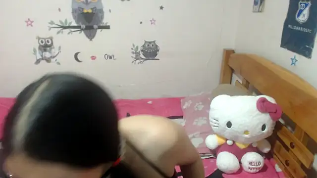 Snapshot of montthbluee chatting on 11/26/25, 04:57 montthbluee online show from 11/26/25, 04:57