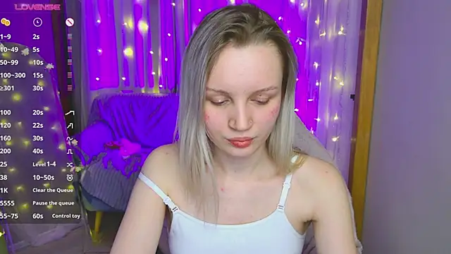 Snapshot of Beatrica_Klein chatting on 01/01/25, 07:53 Beatrica Klein online show from 01/01/25, 07:53