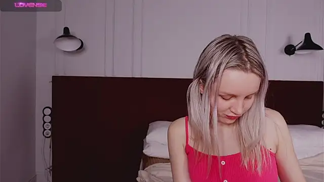 Snapshot of Beatrica_Klein chatting on 02/24/25, 06:36 Beatrica Klein online show from 02/24/25, 06:36