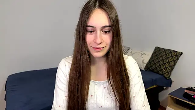 Snapshot of AliceKolltt chatting on 04/06/26, 12:30 AliceKolltt online show from 04/06/26, 12:30