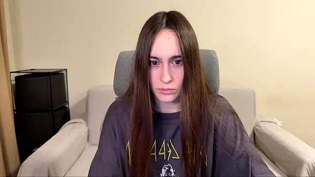 Snapshot of AliceKolltt chatting on 04/08/26, 08:20 AliceKolltt online show from 04/08/26, 08:20