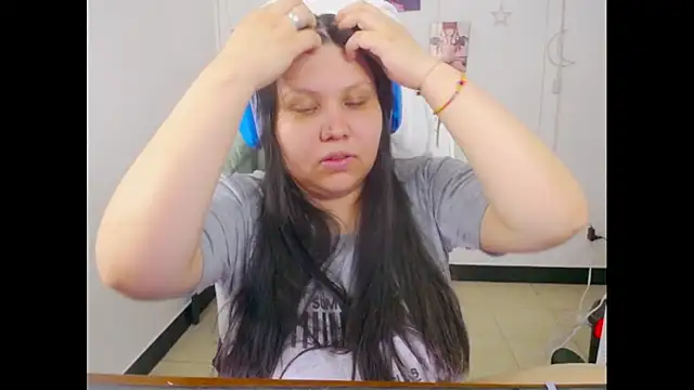 crystal7u7 online show from 11/12/25, 09:03