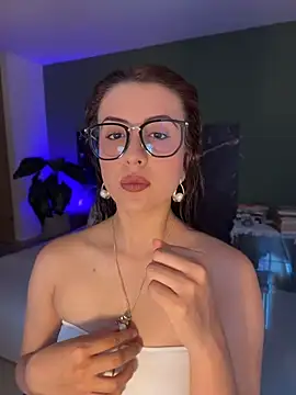EmaSaenz online show from 05/06/26, 10:37