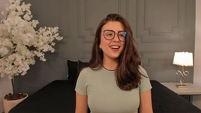 EmaSaenz online show from 05/12/26, 10:51