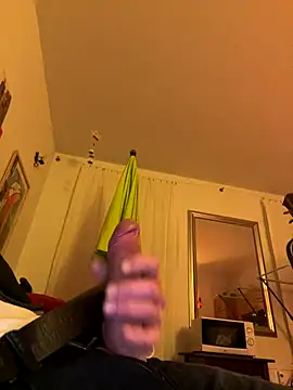 Snapshot of Frank22xx chatting on 10/17/25, 05:48 Frank22xx online show from 10/17/25, 05:48