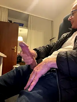 Snapshot of Frank22xx chatting on 10/26/25, 05:52 Frank22xx online show from 10/26/25, 05:52