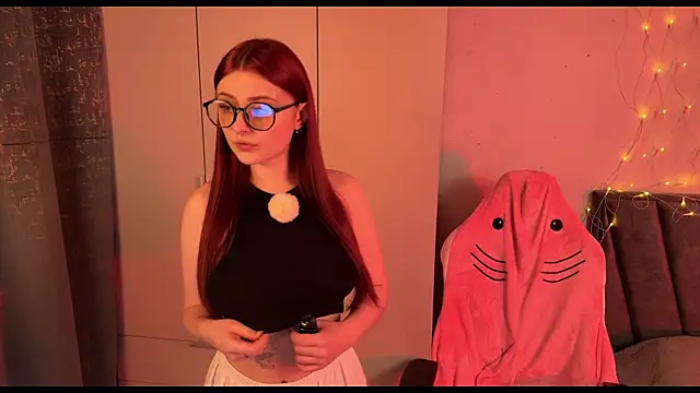 RozieRose online show from 11/28/25, 11:57