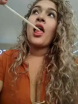 Sara smiiith211 online show from 12/19/24, 07:07