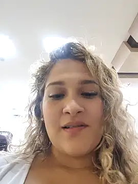 Sara smiiith211 online show from 01/08/25, 10:48