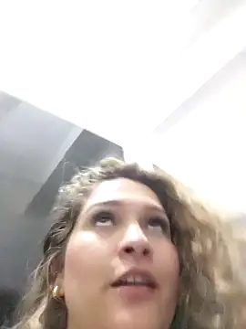 Sara smiiith211 online show from 02/08/25, 12:06