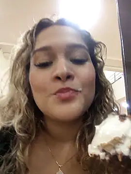 Sara smiiith211 online show from 03/22/25, 12:17