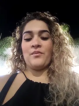 Sara smiiith211 online show from 10/09/25, 12:30