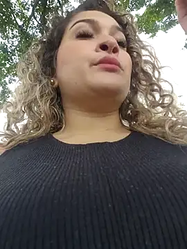 Sara smiiith211 online show from 10/12/25, 07:02