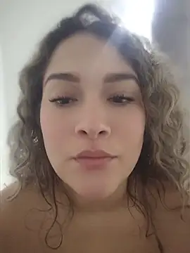 Sara smiiith211 online show from 04/24/26, 03:03