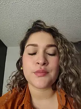 Sara smiiith211 online show from 05/03/26, 11:22
