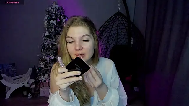 Snapshot of lily_williamss chatting on 01/17/26, 12:15 lily williamss online show from 01/17/26, 12:15