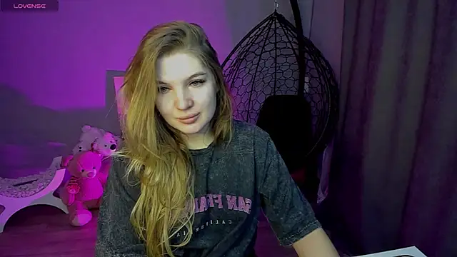 Snapshot of lily_williamss chatting on 02/17/26, 12:40 lily williamss online show from 02/17/26, 12:40