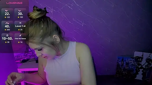 Snapshot of lily_williamss chatting on 04/11/26, 01:32 lily williamss online show from 04/11/26, 01:32