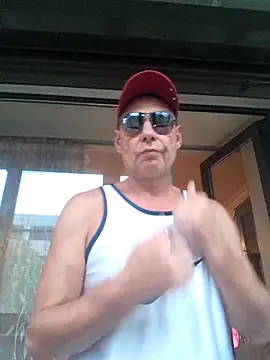 Snapshot of de_markko chatting on 10/17/25, 02:41 de markko online show from 10/17/25, 02:41