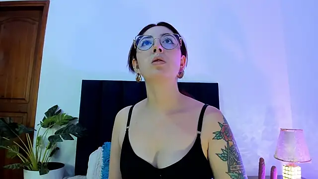 Emilywatsonn online show from 01/16/25, 11:48