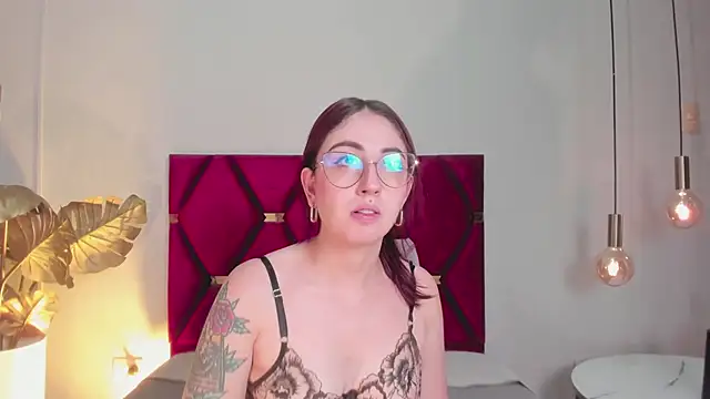 Emilywatsonn online show from 09/13/25, 11:48